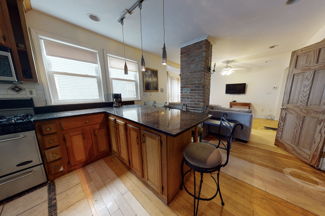 kitchen - FURNISHED HOUSE 5 Beds 2 Baths w/ Parking Available 9/1/26!