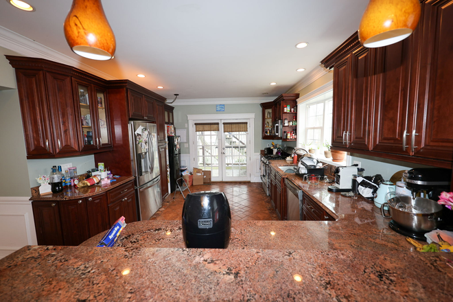 Call NOW for showings! 617-236-8550 - NONANTUM ST - *NO FEE* HUGE DUPLEX 5BR FOR *9/1/2026* W/ 4 BATH, 2 PRKNG, SAUNA, EIK, DW, A/C, LNDRY