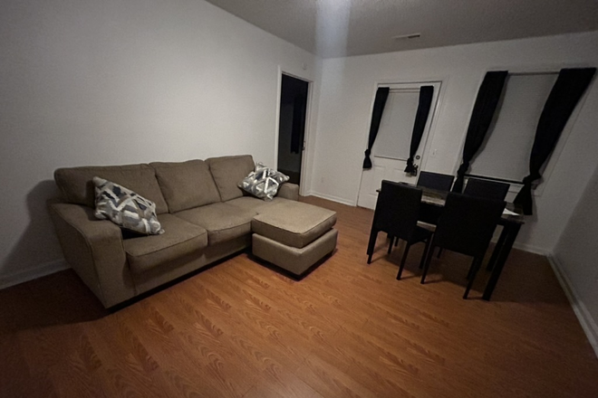 - University Oaks - Shared 4 bedroom/4 bathroom Newly renovated condo.