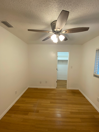 Bedroom - Looking for Roommate
