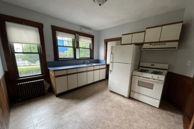 - - 6 BEDROOM APARTMENT JUNE 2027