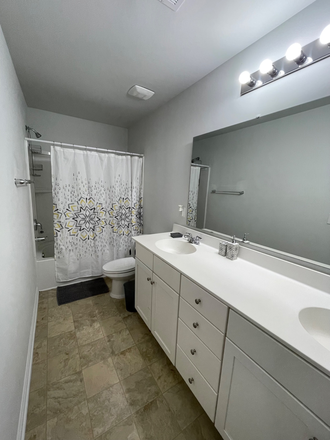 Shared Full Bathroom - Quiet Private Room in Residential Housing House