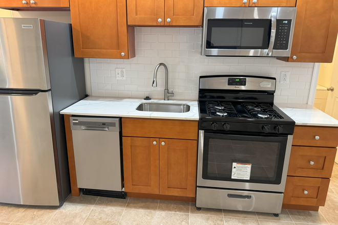 Kitchen/Living - 3 Bedroom Apartment on Drexel Campus