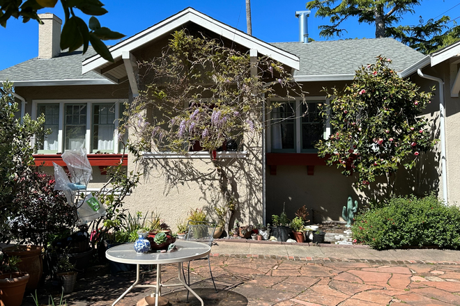 Front view - Charming Unit - 2BR/1BA in Elmwood Neighborhood