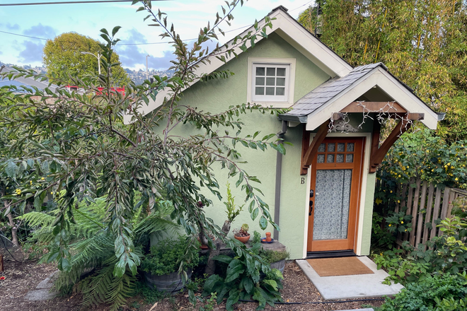 Cottage, exterior - Charming garden cottage studio - furnished