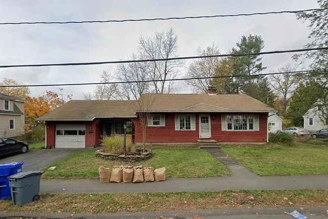 Front - 4 bedroom, 1 bathroom house/$3450