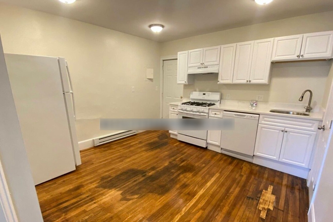 - - No Broker Fee!! Close to Campus! Renovated 1 bedroom 1 bathroom