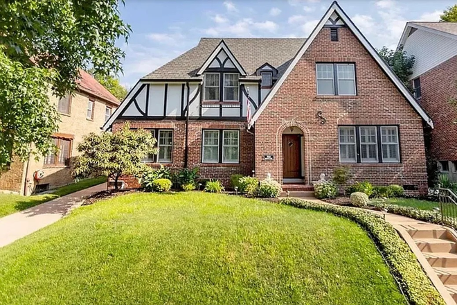 Outside street view - House close to campus