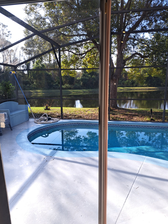 Swimming pool - Single bedroom House