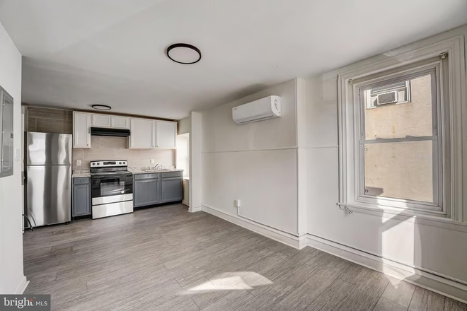 Kitchen view - Studio close to campus