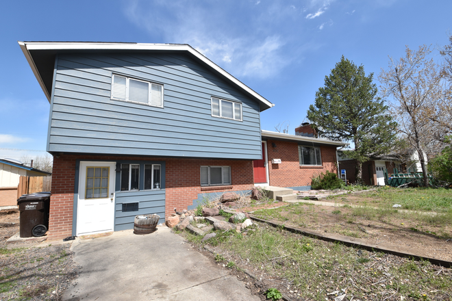 Exterior - 4535 Moorhead Ave (4 Bed/2 Bath)