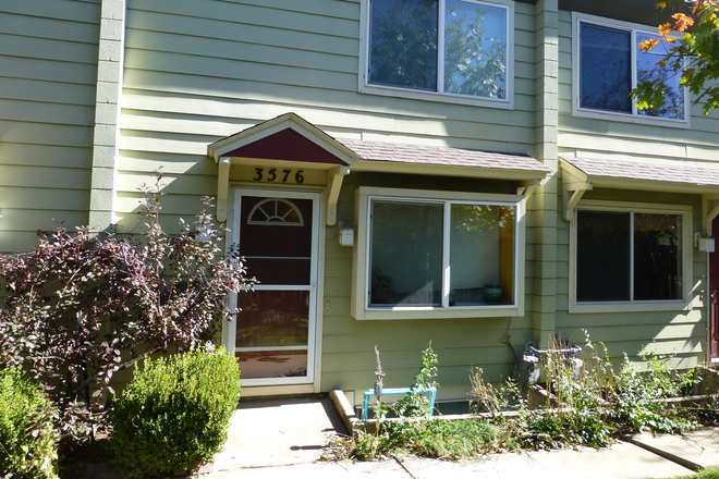 Outside - 3576 Broadway Townhome
