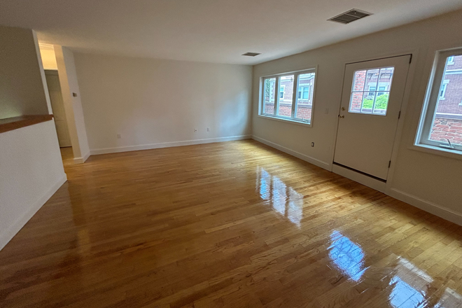 Living Room - One Bedroom Apartment Available in the Heart of Harvard Square