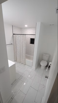 Ensuite bathroom - 2/2 Home between USF-St. Pete and the beaches