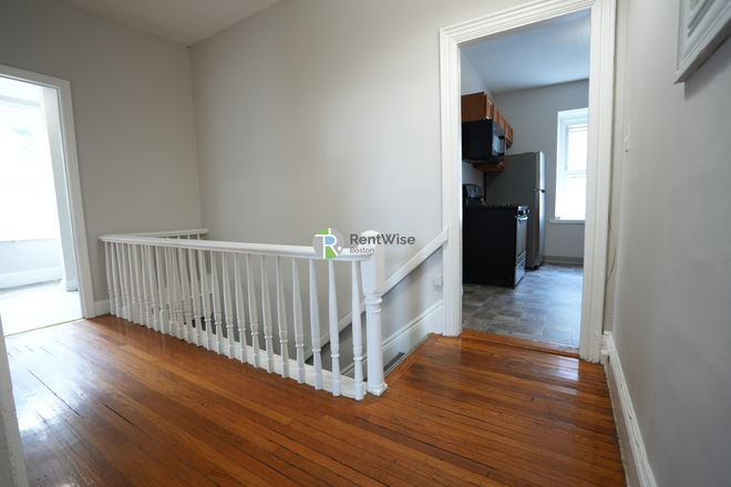 1 - AVAIL NOW | Awesome Brighton Townhouse | 4 Bed, 2 Bath | In-Building Laundry | Cats OK | NO FEE!