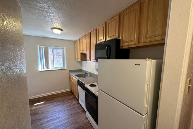 kitchen - 1 Bed, 1 Bath at 955 16th on the hill Apartments