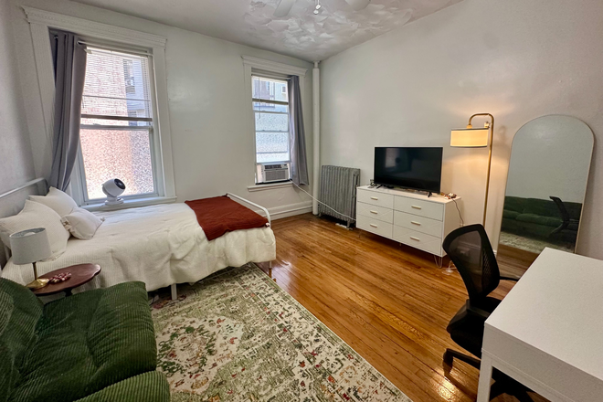Bedroom - Spring '27 Huge room in Symphony HEAT AND HOT WATER INCLUDED available