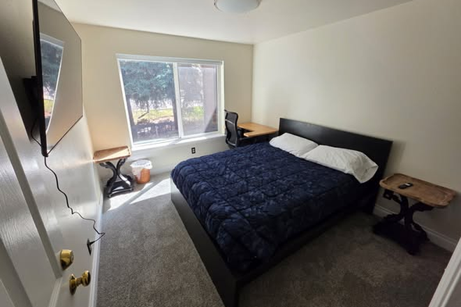 Bedroom being advertised - 2727 Folsom Street Unit 218 Boulder, CO 80304 (URGENT LEASE TAKEOVER NEEDED)
