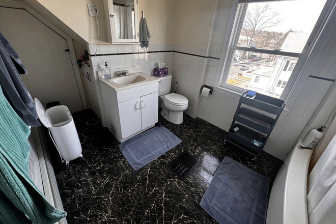 Bathroom - Rare 2 bed near Tufts University