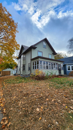 Home Front - Updated and Clean 4bdrm / 2 Bath ! Duplex Avail June 1