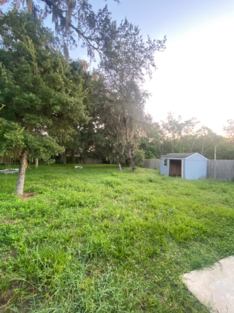 Photo - Room for rent with large backyard House