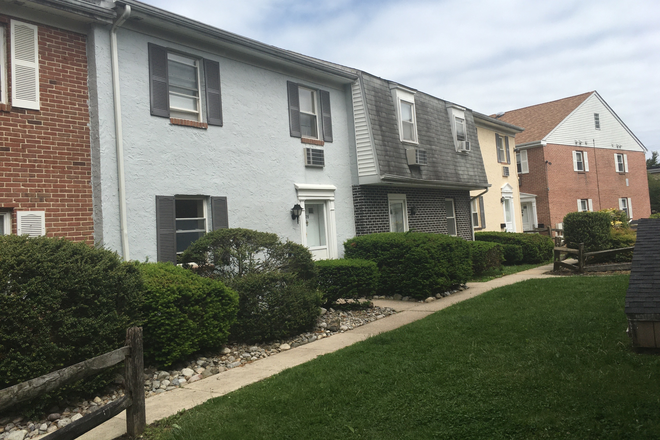 Exterior - 2story, 2bedrm Townhouse. Private entrance on courtyd. Clean. Recent updates. 3blocks from WCU.