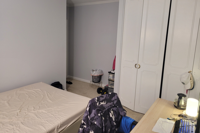 Bedroom - Summer Sublease (Lakeshore Rd)