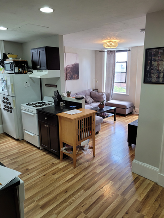 . - Bright & Sunny 3 Bed / 1 Bath w/ Heat Included!! Available 9/1/26!!!