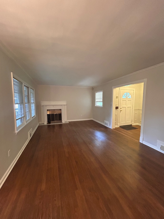 Living room - 3 Bedroom Unit with big yard, Close to Emory Duplex