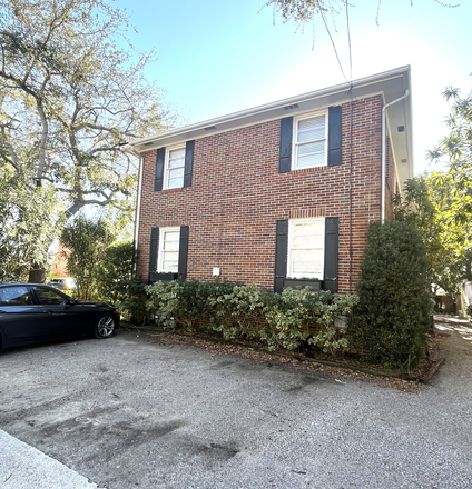 Outside - walking distance from MUSC and Low Battery for sunsets in the historic downtown district