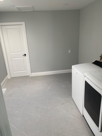 Living area - Ensuite bedrooms near UofT-Available from Sept/ Oct