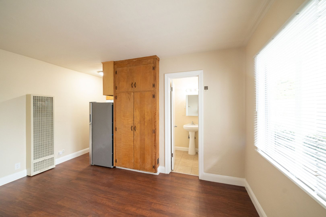 - 5471 Vicente Way