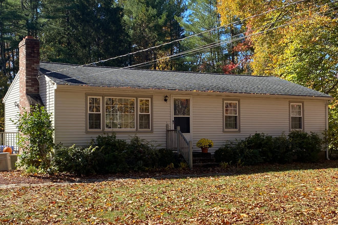 House - 3 Bedroom 2 Bath clean home, Central AC, hardwood floors, washer/dryer, granite counters, great yard