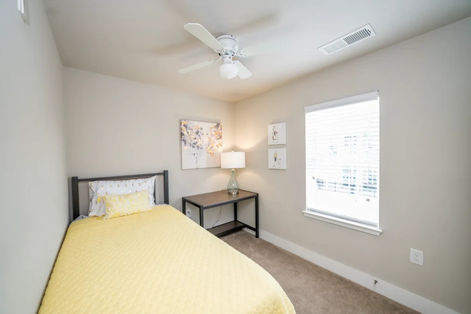 Bedroom - The Oasis (3 minutes from LUCOM) Apartments