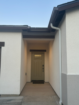 Front Entrance - Brand New Bellevue Ranch Home, Room Available 8 Minutes From Campus!