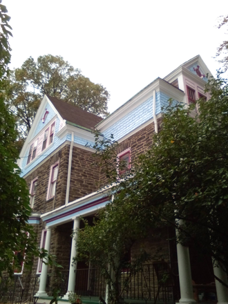 14 Room Victorian with 5 room 3rd floor private apartment, large porch and gardens. - 3RD FLR 2 BDRM APARTMENT OF OUR QUIET VICTORIAN HOME, CLOSE TO DREXEL MED AND T.J.UNIV. HOUSE RULES.