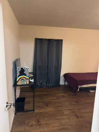 Room - University Crossing Apartments