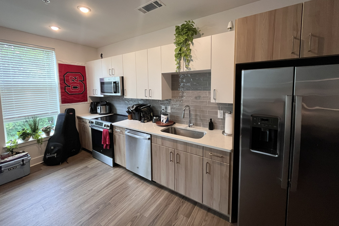 Kitchen - St. Albans Lofts in North Hills