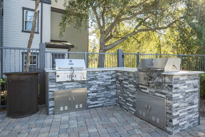 Multiple Grilling Areas - LEASE TAKEOVER - 5 mins from UCF Main Campus (NEW) Apartments