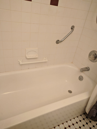 Unit 1 - Private entrance, bathroom, kitchen - Two separate private rooms. share bathroom each have a small kitchen. Excellent and quiet for stu