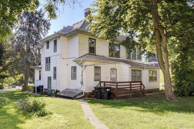 Outside with private entrance and back patio - 3BR Apartment in Triplex - Historic Park near Universities, Downtown/Midtown/Blackstone