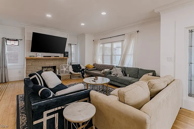 Living Room - University Circle House with Garage and AC