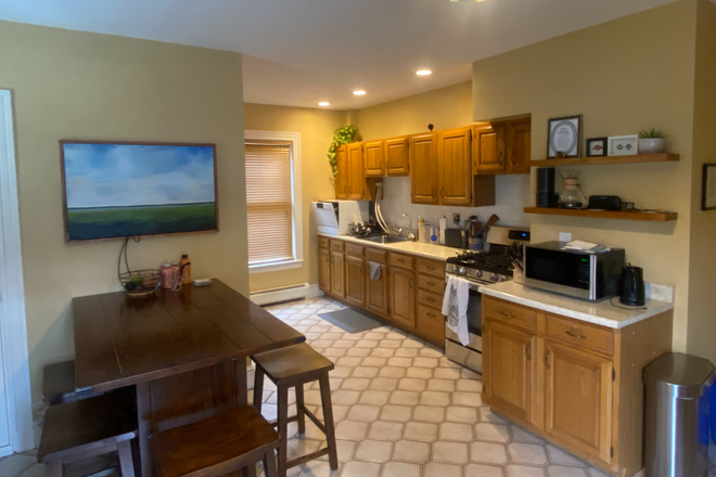 kitchen - Huge first floor 2 bed unit or uses as a one bed/office Apartments