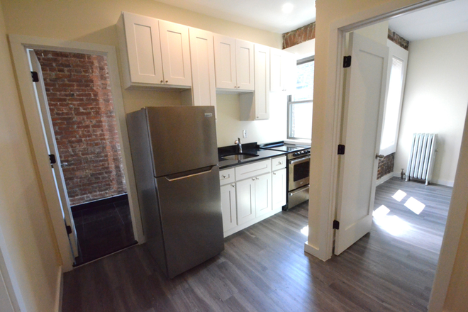 Kitchen - 2 Bedroom Apartment on Burbank St - Available 9/1/26