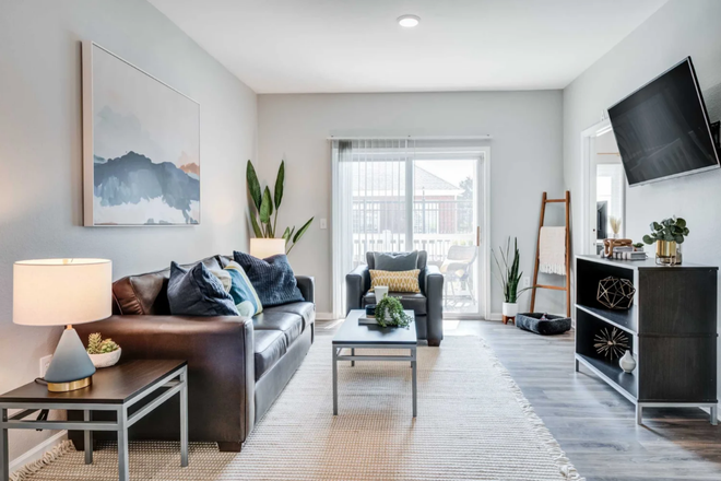 Living room and balcony - The Lodge on the Trail