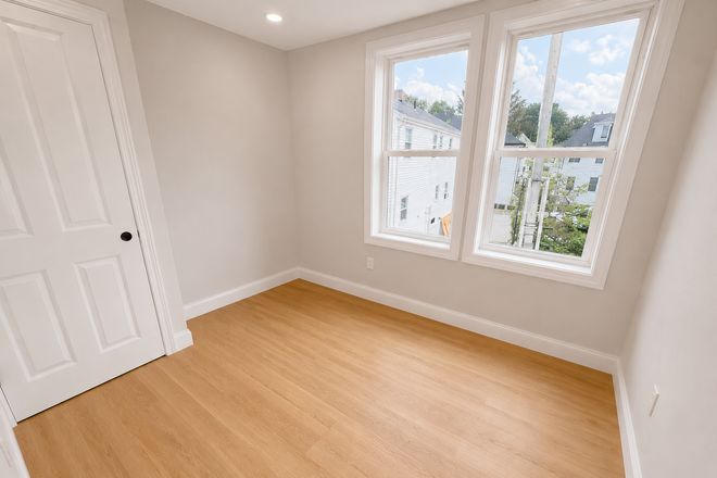 Bedroom - FURNISHED BEDROOM AVAILABLE AUGUST 25, 2026 House