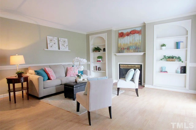Living - 3 bed townhouse within biking distance and next to bus line/Friday Center