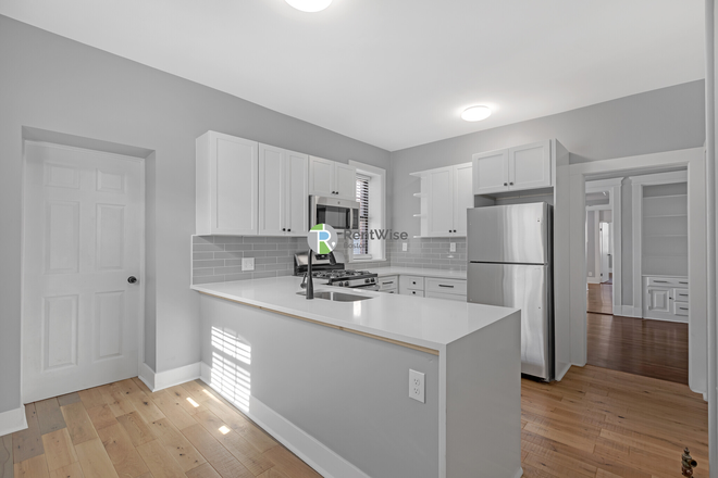 1 - SEPT 2025: Packards Corner, 4 Bed, Heat/HW Inc, Laundry Townhome