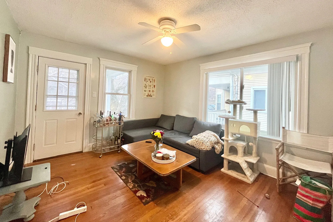 Living - Looking for a roommate to add to our lease for 3B1B apartment near Heath street, Jamaica Plain
