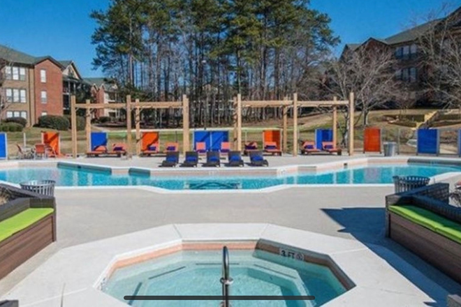 resort style community pool - Auburn Crossing/The HUB 5-345 (flexible lease)